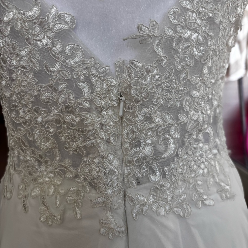 NEW White Wedding Dress with Appliques Speghetti Straps Size: M/8 - Picture 7 of 14